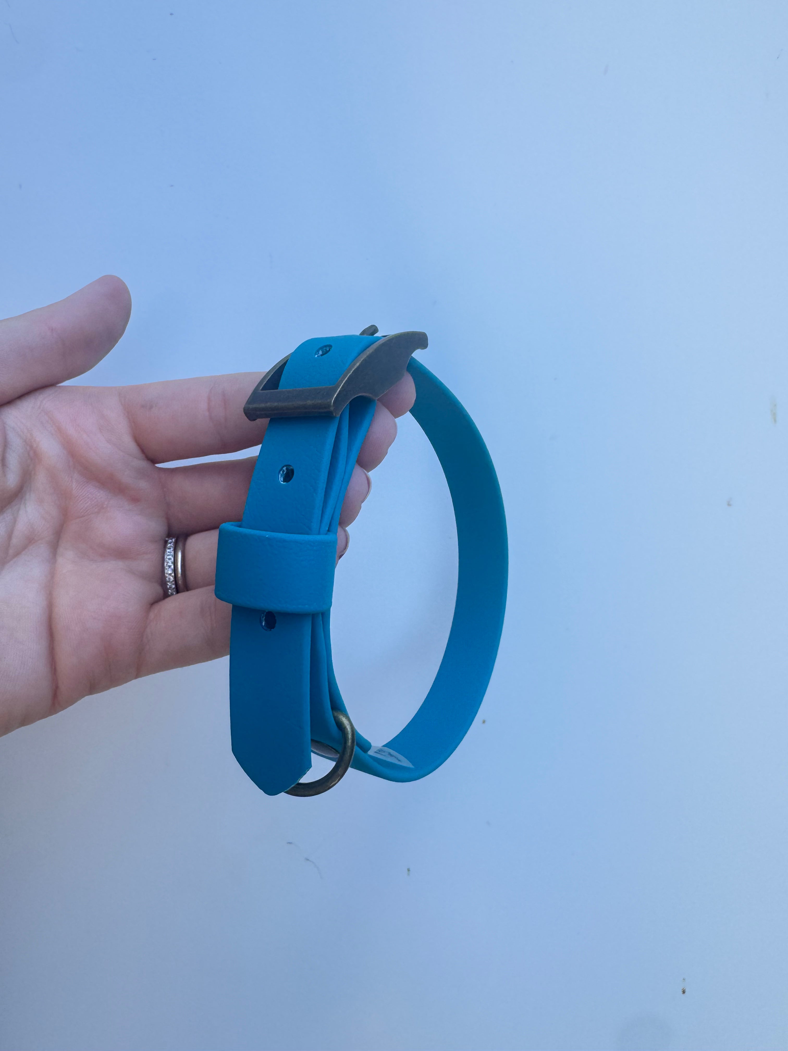 M (34-42cm neck) Lagune/Antique Brass Hardware (not waterproof)